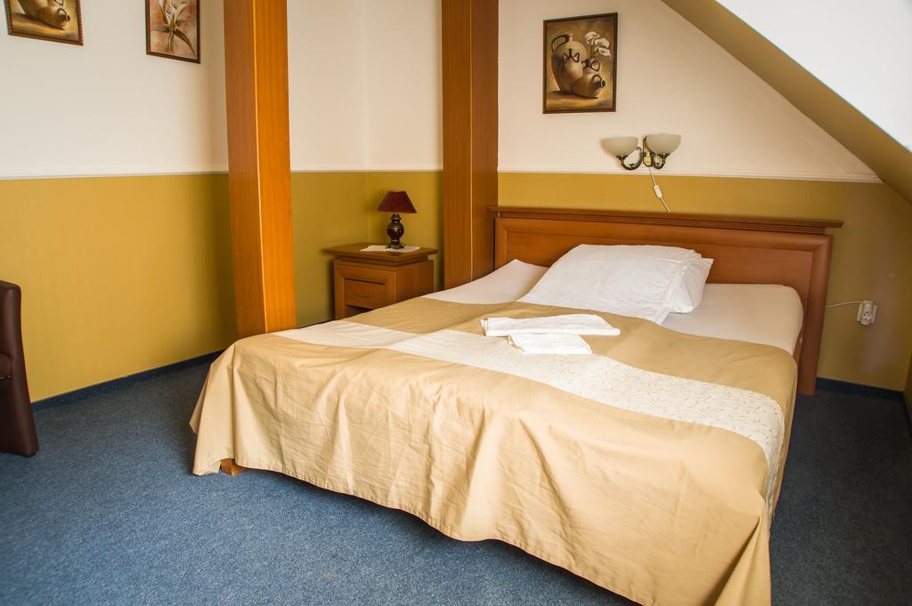 Ambrózia Szálláshely és Étterem Miskolc Extérieur photo