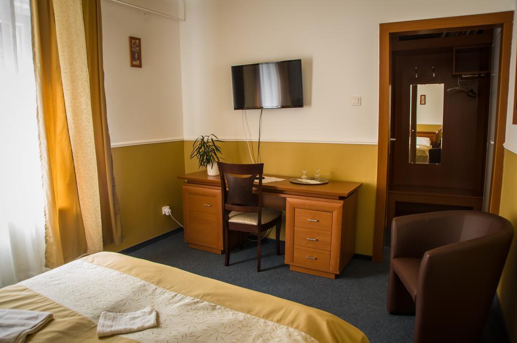 Ambrózia Szálláshely és Étterem Miskolc Extérieur photo