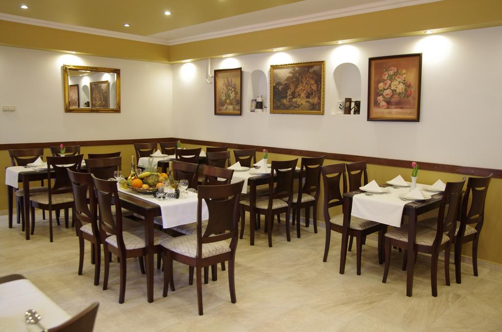 Ambrózia Szálláshely és Étterem Miskolc Extérieur photo