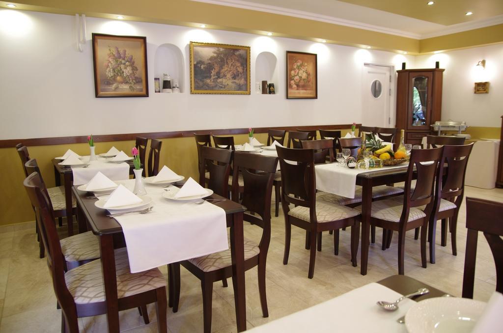 Ambrózia Szálláshely és Étterem Miskolc Extérieur photo