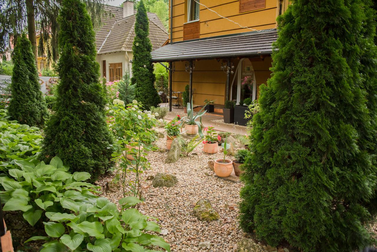 Ambrózia Szálláshely és Étterem Miskolc Extérieur photo