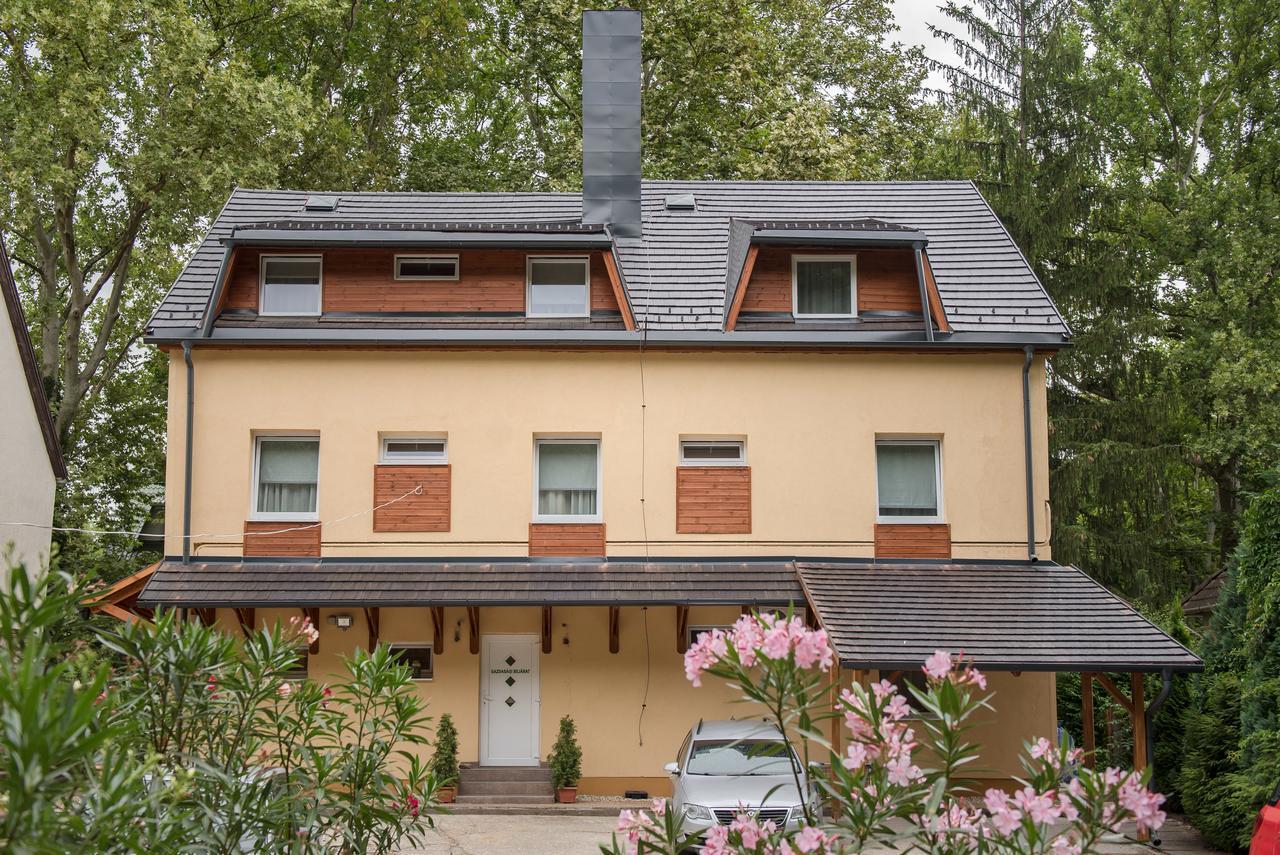 Ambrózia Szálláshely és Étterem Miskolc Extérieur photo