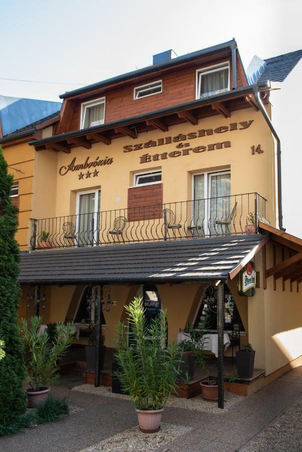 Ambrózia Szálláshely és Étterem Miskolc Extérieur photo