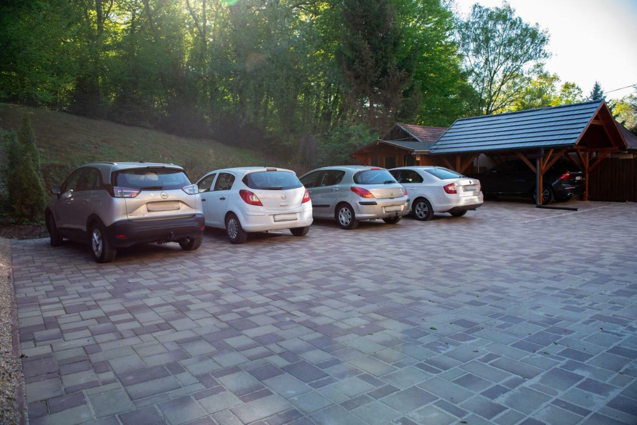 Ambrózia Szálláshely és Étterem Miskolc Extérieur photo